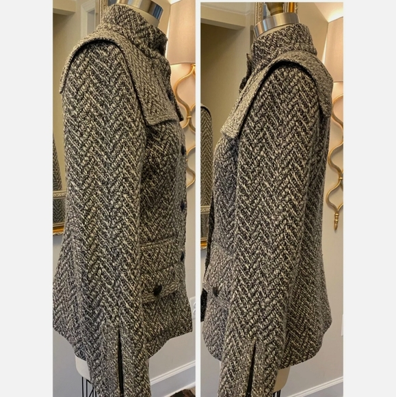 💕SOLD to Daina💕CHANEL Jacket Grey w/ CC Buttons - Picture 6 of 11